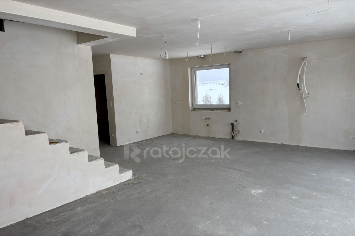 Nowoczesny dom w zabudowie bliźniaczejPrzodkowo