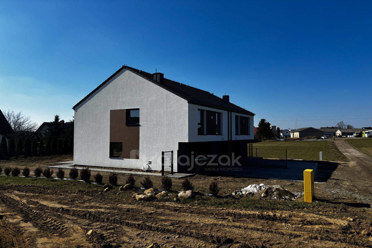 Nowoczesny dom w zabudowie bliźniaczejPrzodkowo