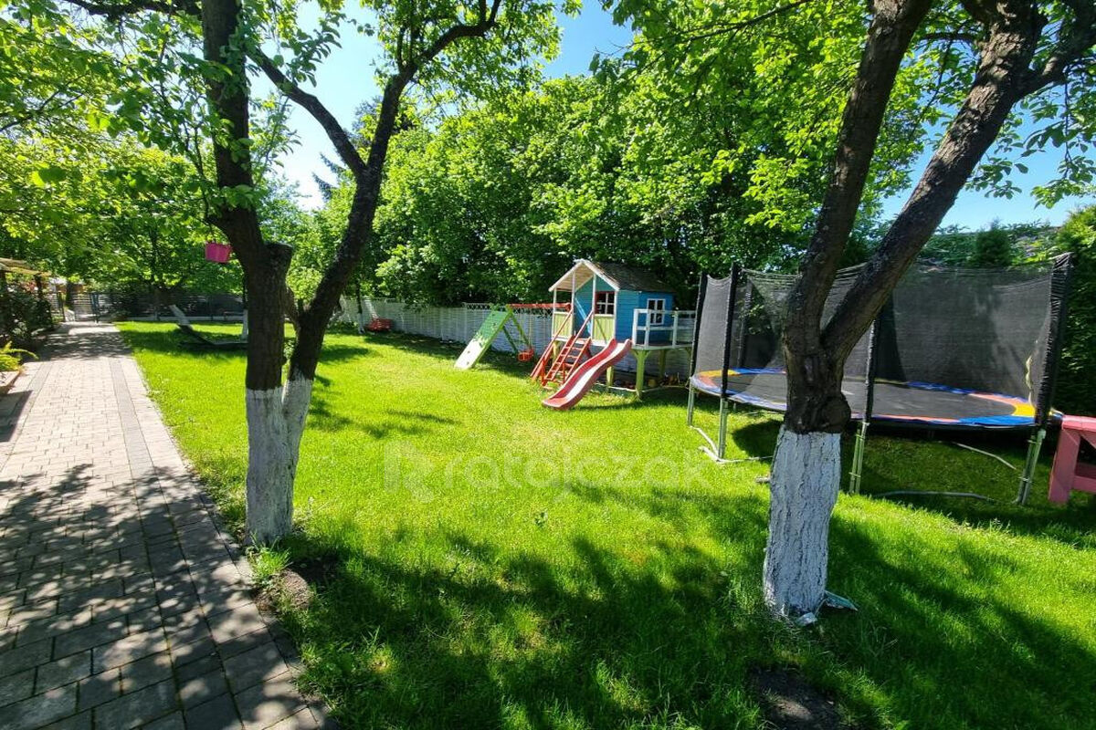 Dom jednorodzinny + 6 domków letniskowychStegna