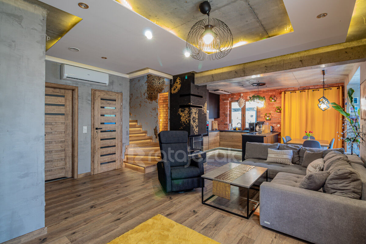 Dom jednorodzinny + 6 domków letniskowychStegna