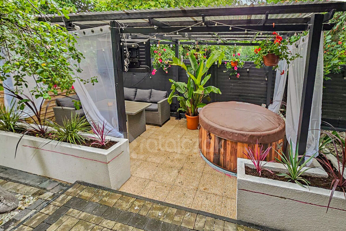 Dom jednorodzinny + 6 domków letniskowychStegna