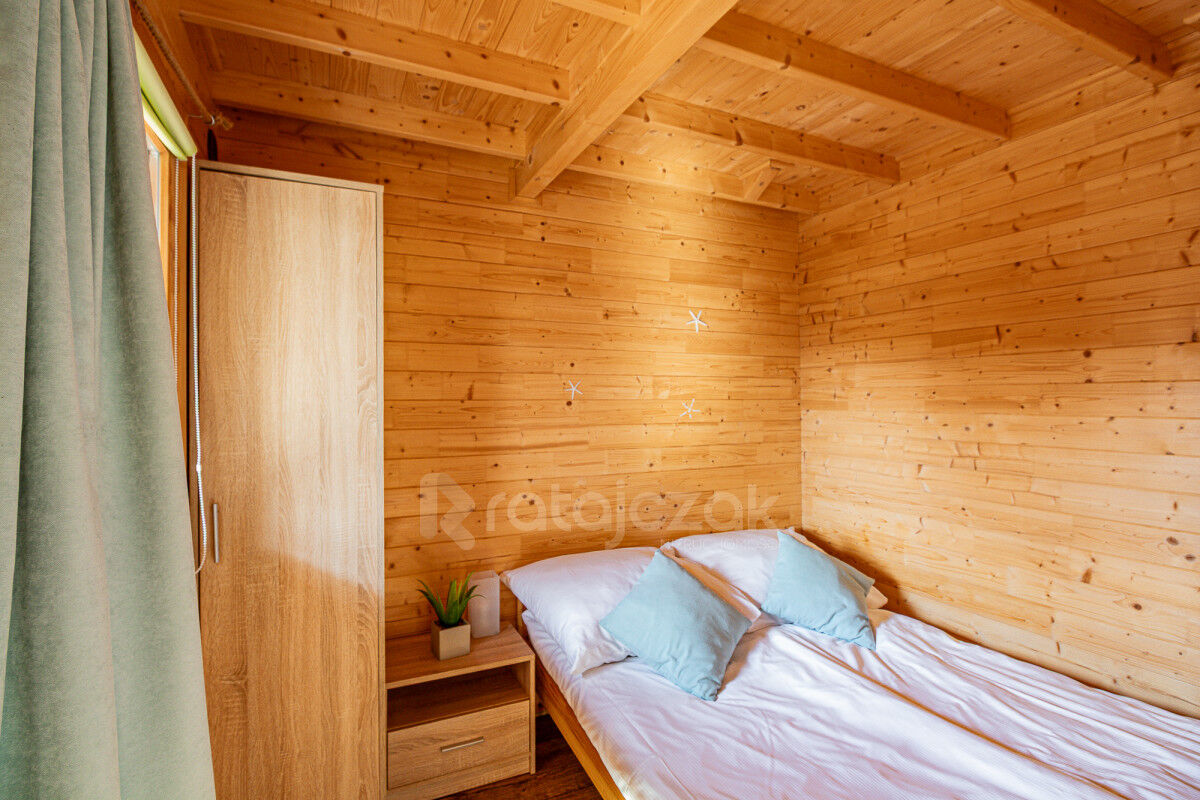 Dom jednorodzinny + 6 domków letniskowychStegna