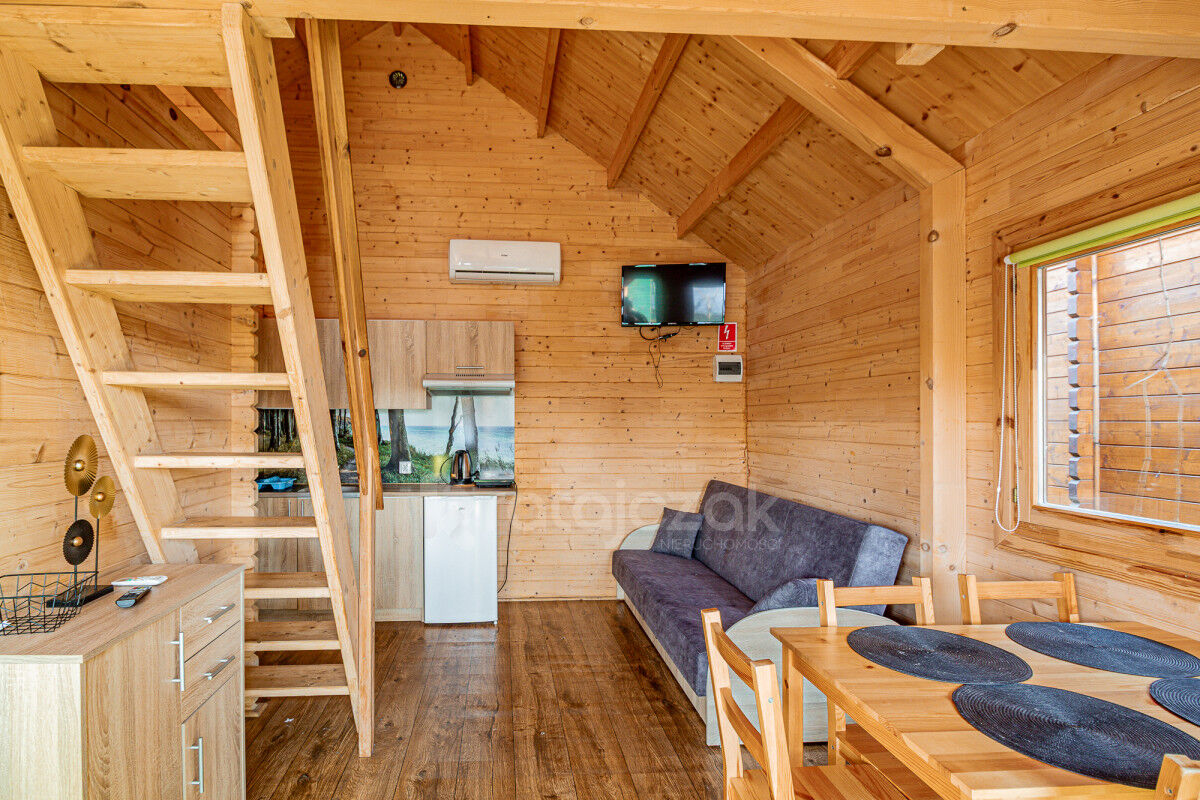 Dom jednorodzinny + 6 domków letniskowychStegna