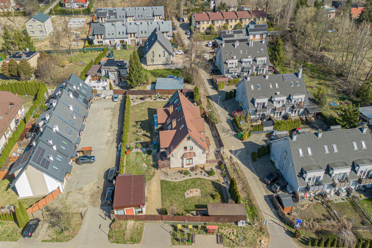 Bliźniak z Potencjałem | Działka 703 m² | RadunicaRadunica