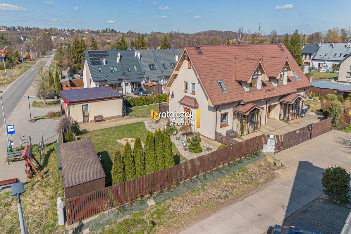 Bliźniak z Potencjałem | Działka 703 m² | RadunicaRadunica