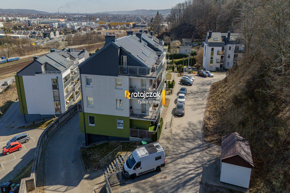 dwupoziomowe | dwie łazienki | taras | z garażemReda