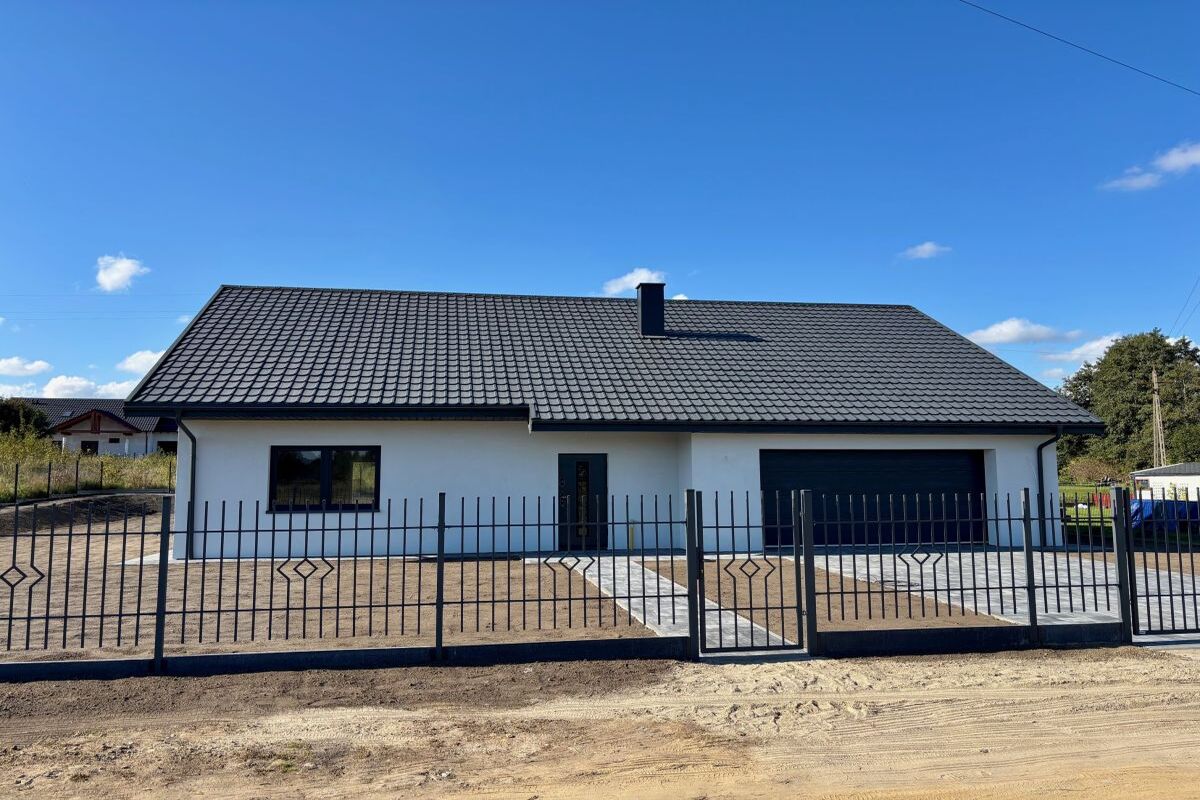 Nowoczesny dom z dużą działką blisko GdańskaKaczki