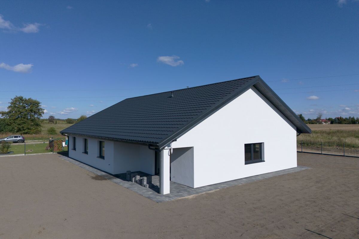 Nowoczesny dom z dużą działką blisko GdańskaKaczki