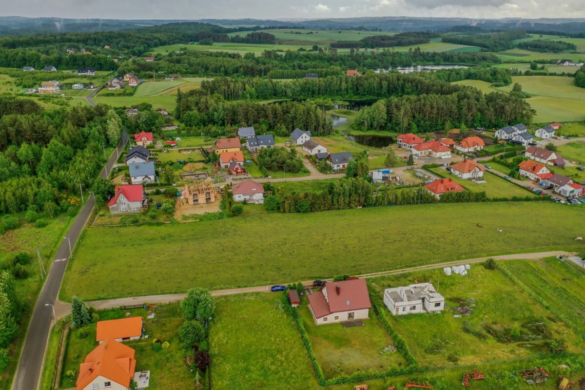 Gowino  dom WOLNOSTOJĄCY z garazem  1km od szkołyGowino