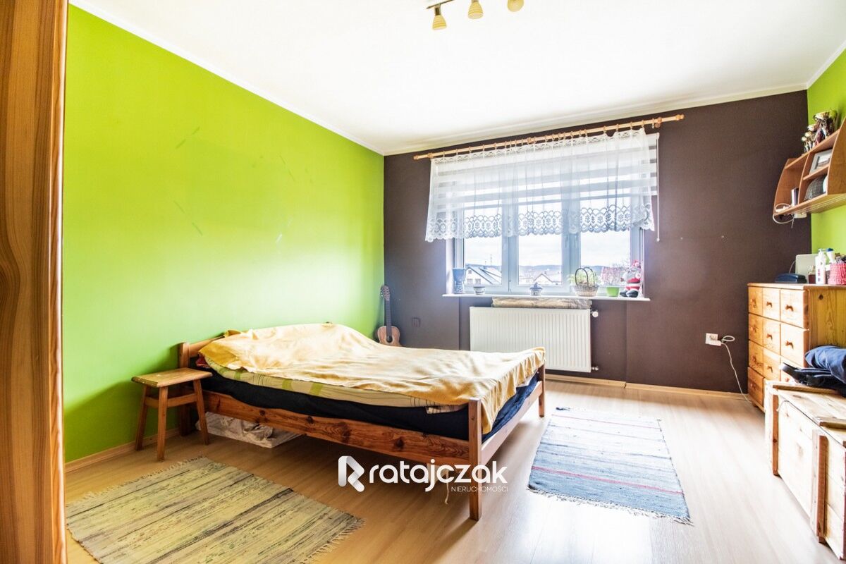 Dom wolnostojący z wydzielonymi dwoma mieszkaniamiRumia