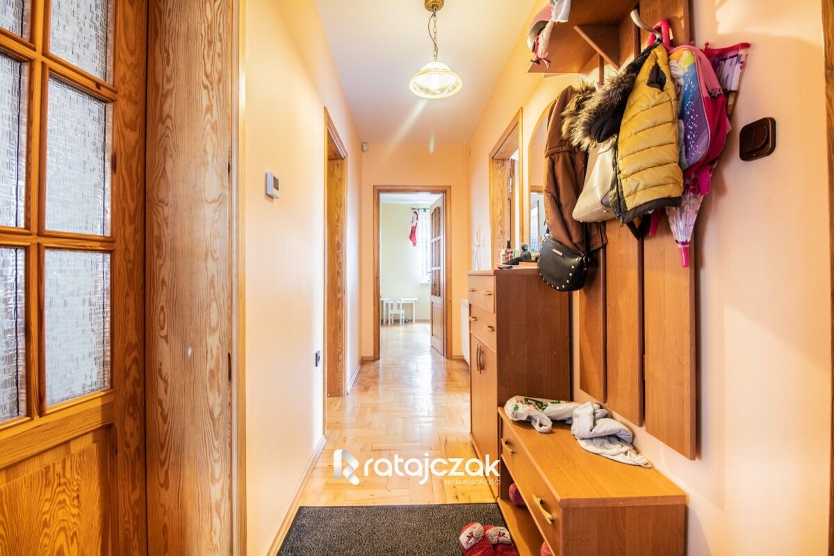 Dom wolnostojący z wydzielonymi dwoma mieszkaniamiRumia