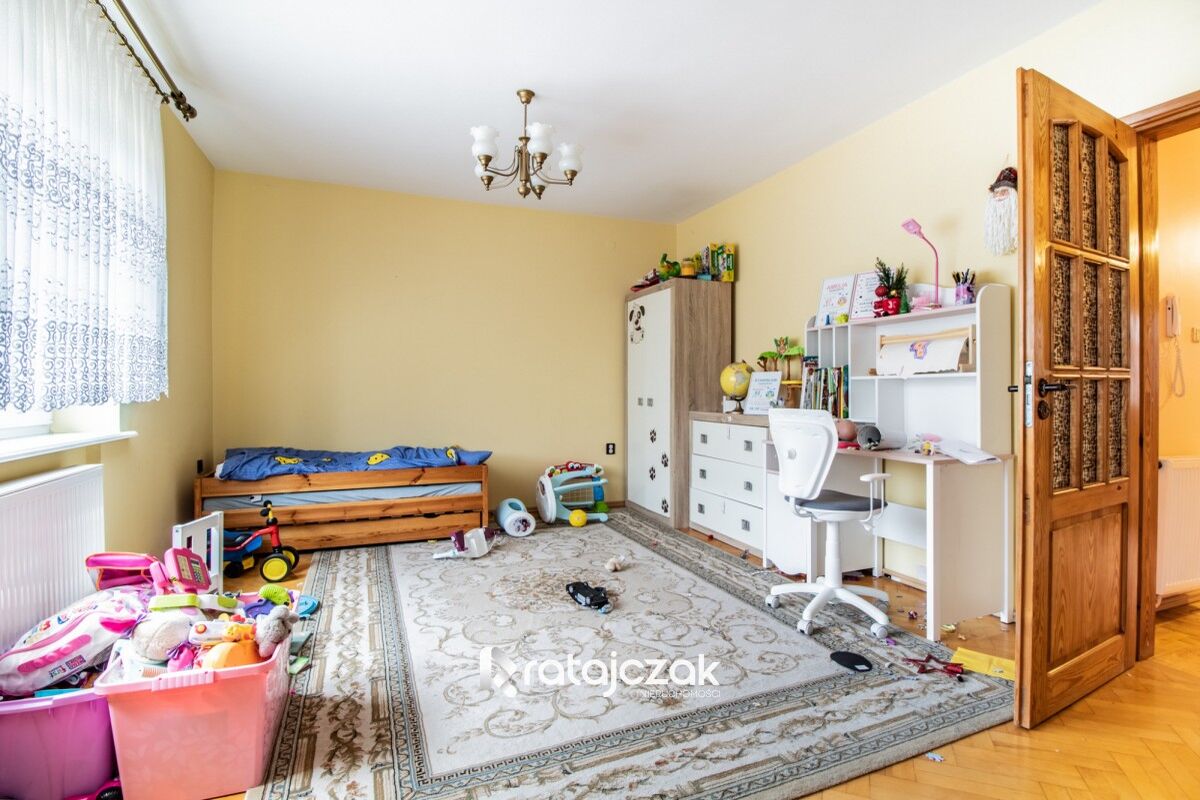 Dom wolnostojący z wydzielonymi dwoma mieszkaniamiRumia