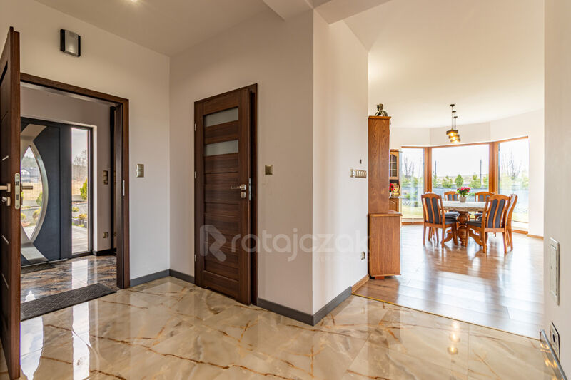 REZERWACJA - Parterowy dom wolnostojący z garażem - Strzepcz