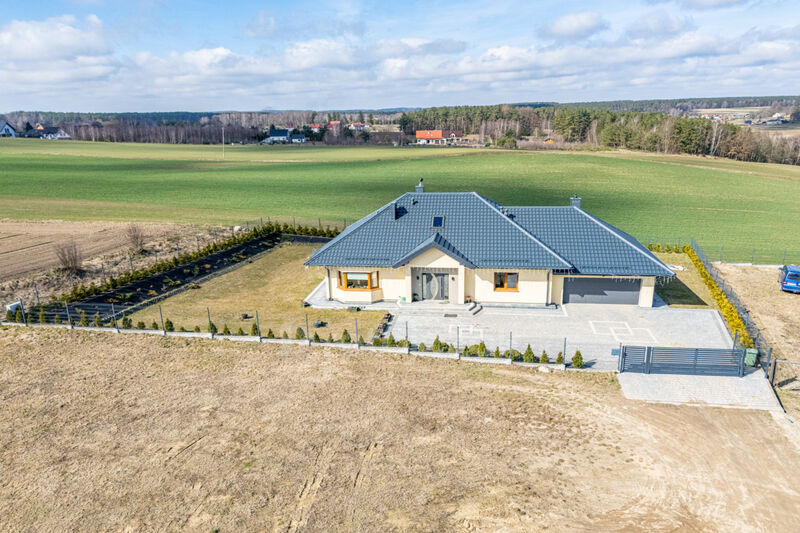 Mieszkanie na sprzedaż w Strzepcz, Kasztanowa   - 165.03 m2