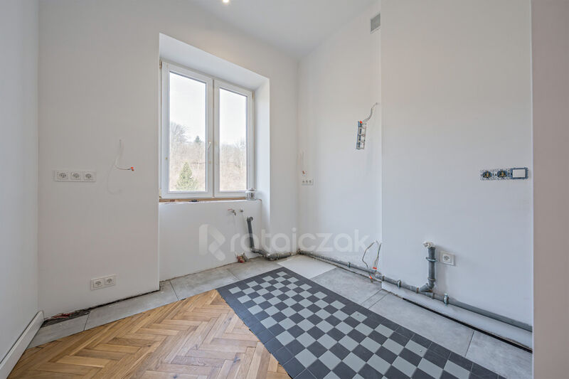 Z potencjałem  wysokie sufity  opcja ponad 120 m2 - Gdynia