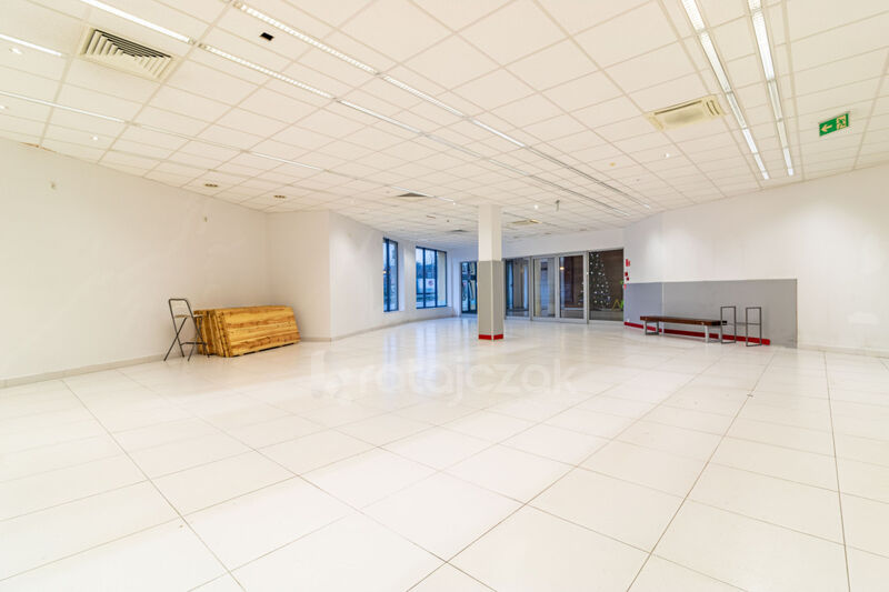 WYNAJEM LOKALU USŁUGOWEGO W CENTRUM HANDLOWYM - Malbork