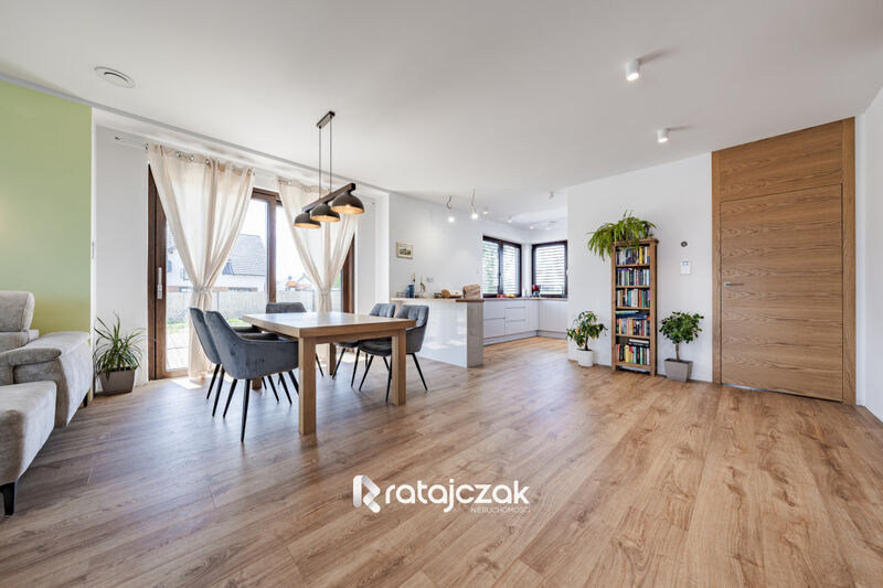 Nowoczesny dom z dużym ogrodem w Chwaszczynie - Chwaszczyno